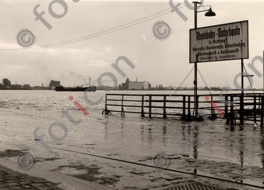 Frühjahrs-Hochwasser am Rhein I - Foto foticon-duesseldorf-0031.jpg | foticon.de - Bilddatenbank für Motive aus Geschichte und Kultur